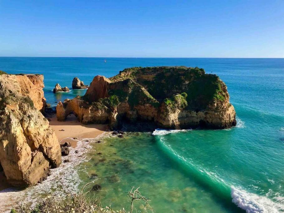 Spacious Two Bedroom Apt, 200M From The Beach Carvoeiro  Zewnętrze zdjęcie