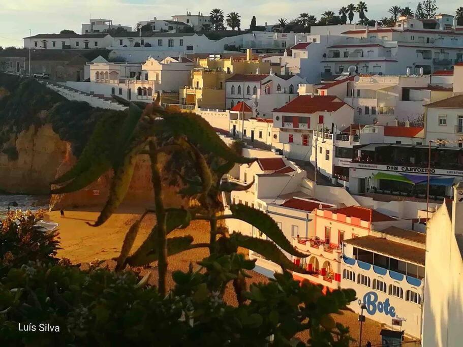 Spacious Two Bedroom Apt, 200M From The Beach Carvoeiro  Zewnętrze zdjęcie