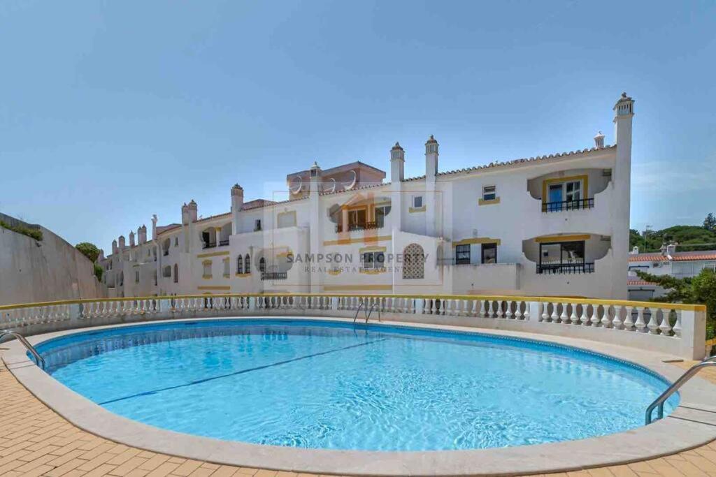 Spacious Two Bedroom Apt, 200M From The Beach Carvoeiro  Zewnętrze zdjęcie