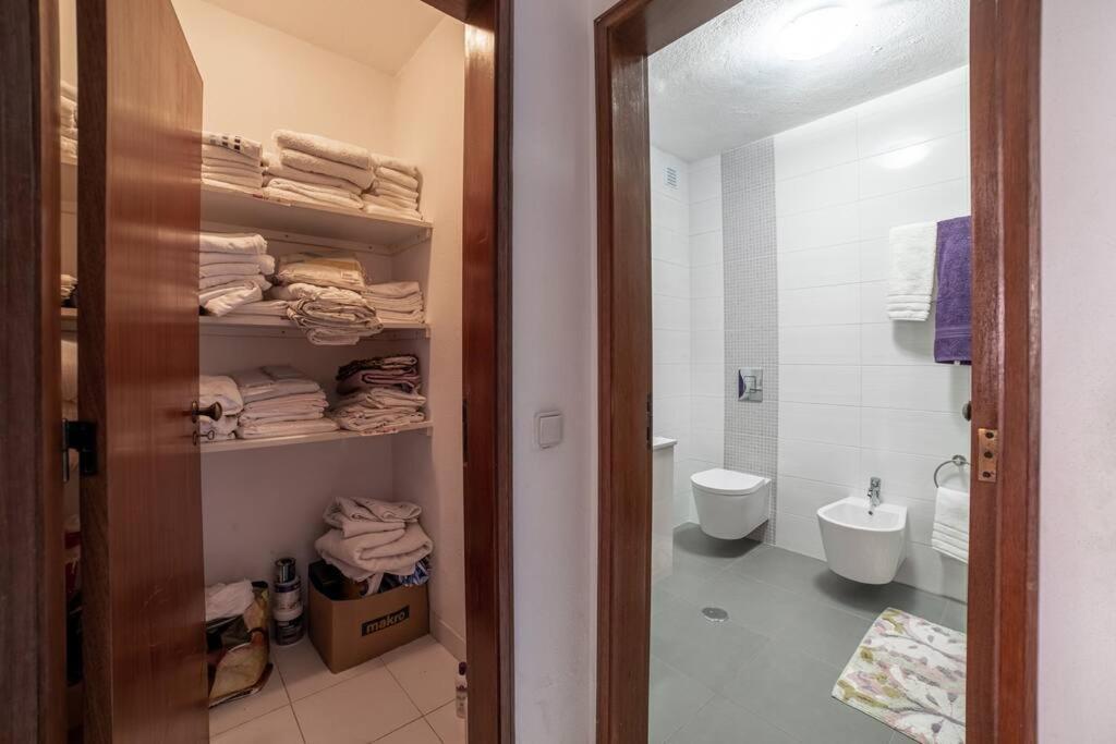 Spacious Two Bedroom Apt, 200M From The Beach Carvoeiro  Zewnętrze zdjęcie